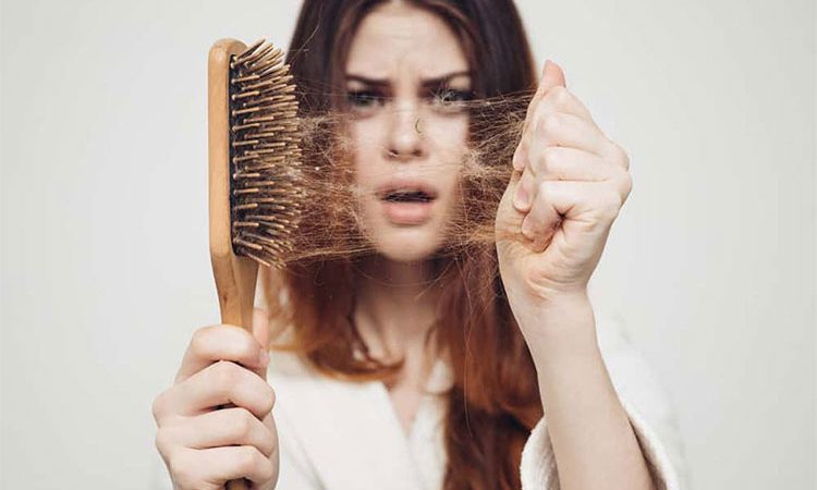 چگونه ریزش مو را کاهش دهیم؟ درمان های آسان خانگی برای جلوگیری از ریزش مو