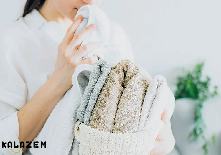 از خاک گربه برای جذب بوی بد لباس استفاده کنید از خاک گربه برای جذب بوی بد لباس استفاده کنید