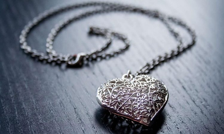 نقره استرلینگ چیست؟ بررسی مزایا، معایب و کاربردهای جواهرات نقره استرلینگ