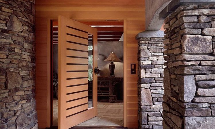 کدام در را برای خانه انتخاب کنیم؟ آشنایی با مزایا و معایب انواع درب های خانه