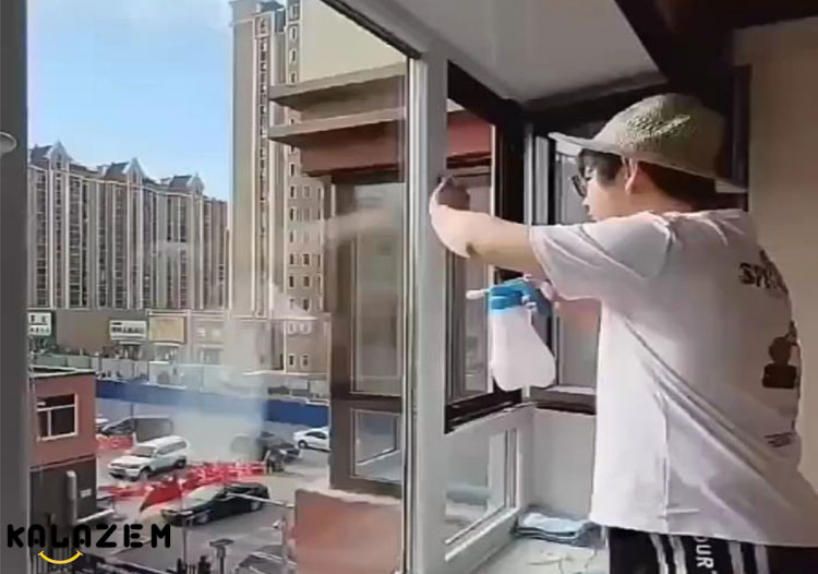 استفاده از محلول سرکه برای تمیز کردن پنجره 