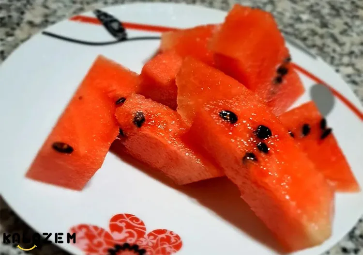 ماسک صورت هندوانه برای پوست درخشان ماسک صورت هندوانه برای پوست درخشان