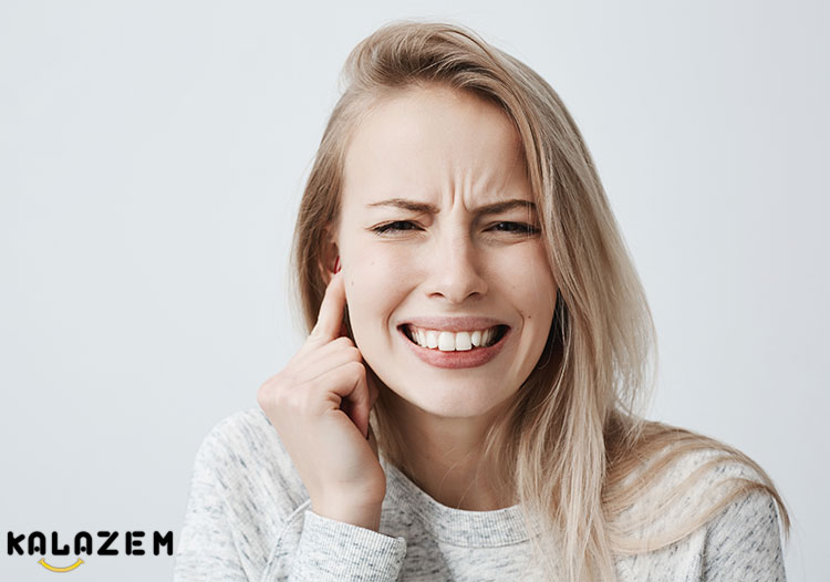 چه چیزی باعث زنگ گوش می شود؟
