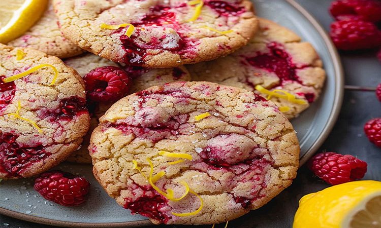 برای تعطیلات به راحتی یک کوکی میوه ای خوشمزه بپز! دستور پخت کوکی میوه ای